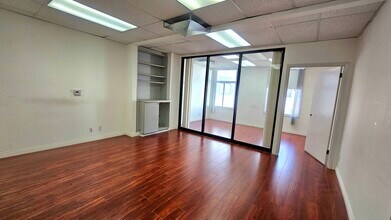 12340 Santa Monica Blvd, Los Angeles, CA à louer Photo intérieure- Image 1 de 3