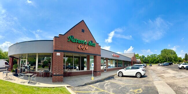 Plus de détails pour 1904 Brookdale Rd, Naperville, IL - Commerce de détail à louer
