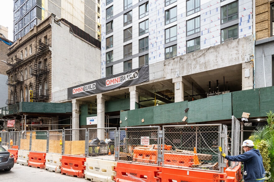 140 W 28th St, New York, NY à vendre - Photo du bâtiment - Image 3 de 4