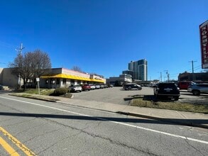 4014 Hillsboro Cir, Nashville, TN for lease Building Photo- Image 1 of 2