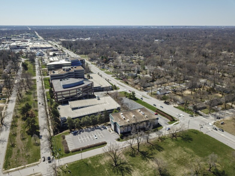 8301 State Line Rd, Kansas City, MO à louer - Aérien - Image 2 de 3