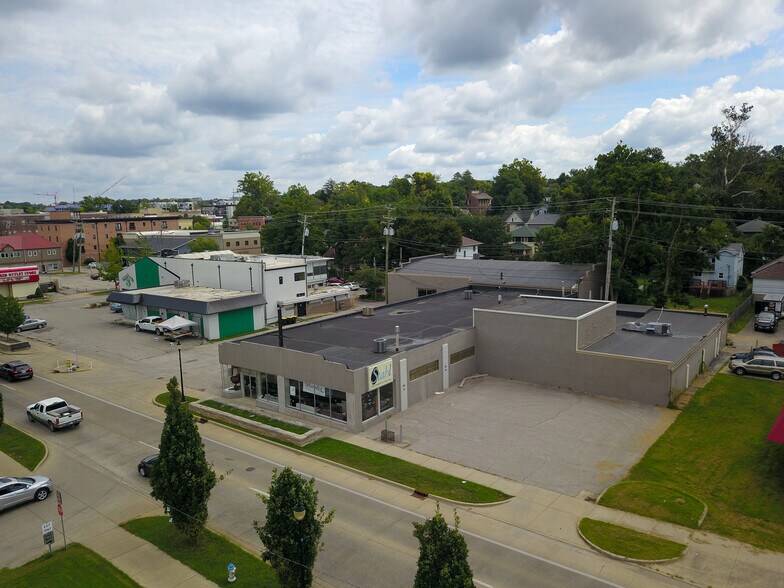 515 S Walnut St, Bloomington, IN à vendre - Photo du bâtiment - Image 3 de 14