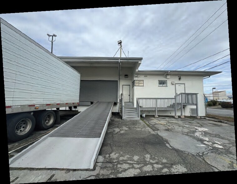 1084 Terven Ave, Salinas, CA à louer - Photo du bâtiment - Image 3 de 4