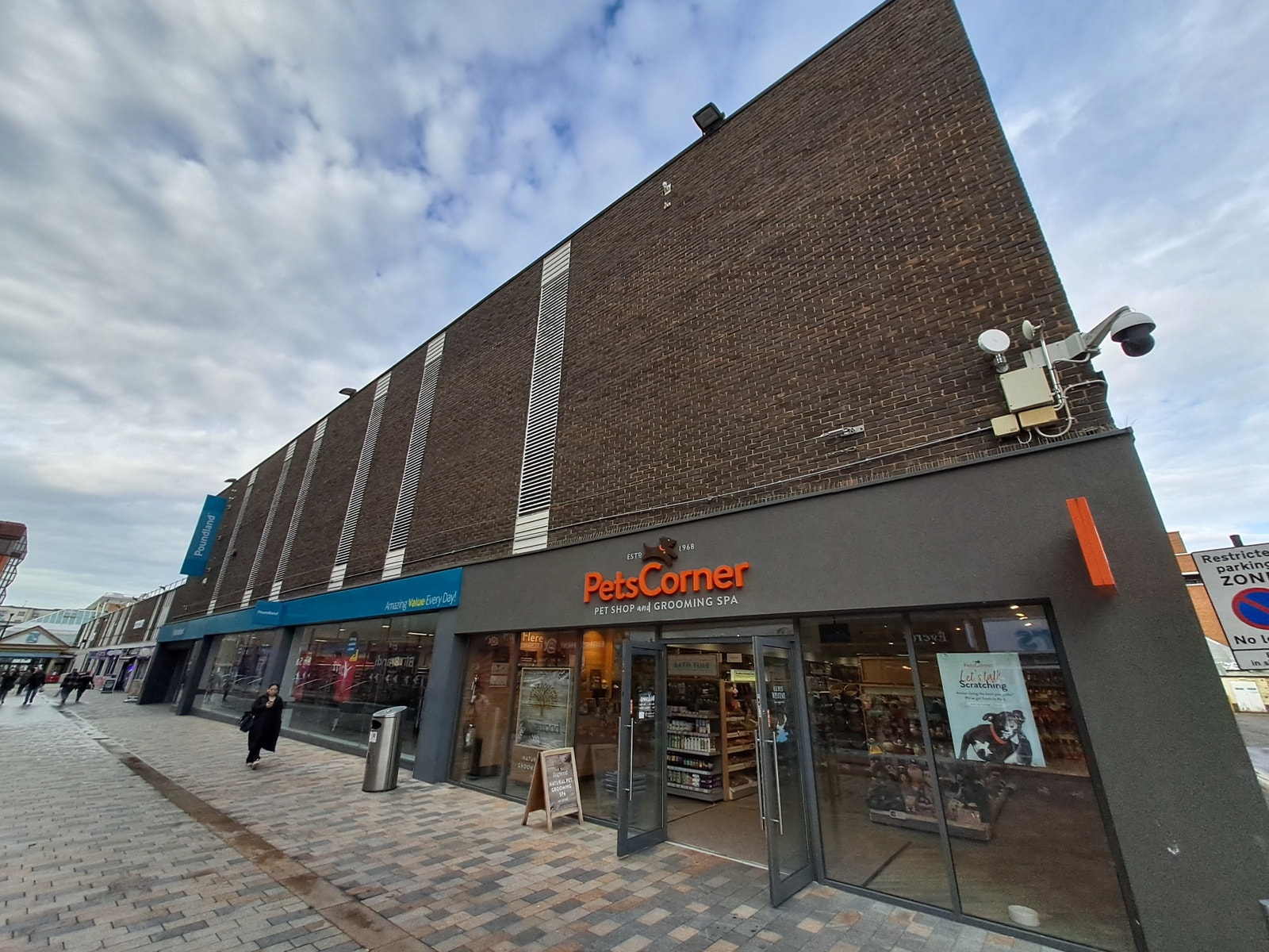 6-10 Princess Way, Camberley for sale Primary Photo- Image 1 of 9