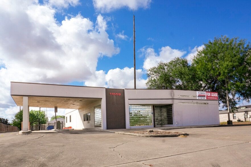 11559 Leopard St, Corpus Christi, TX à louer - Photo du bâtiment - Image 2 de 11
