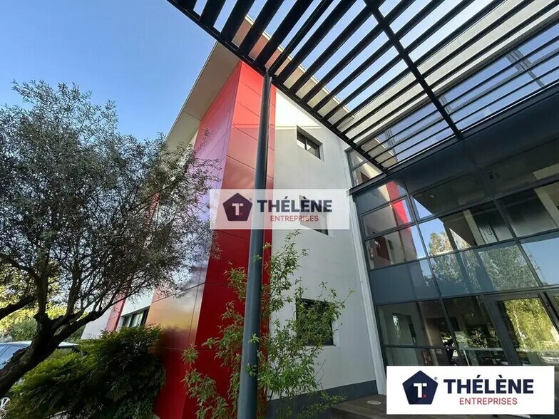 Office in Nîmes for lease - Building Photo - Image 1 of 12