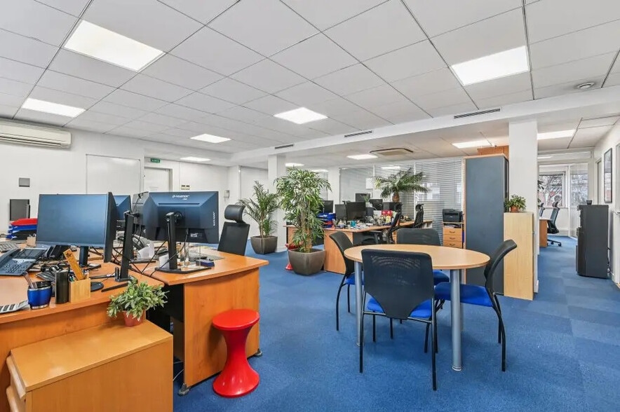 51 Boulevard De Strasbourg, Paris for sale - Interior Photo - Image 3 of 9