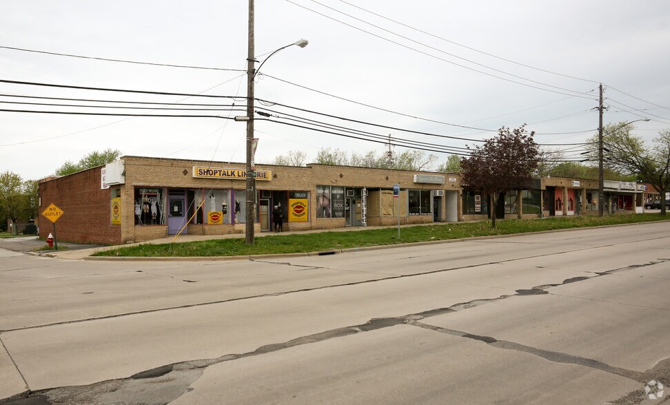 5146-5166 Warrensville Center Rd, Maple Heights, OH à louer - Photo du bâtiment - Image 3 de 5