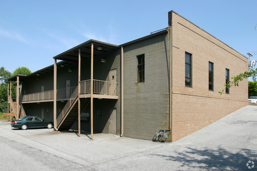 1615 Wade Hampton Blvd, Greenville, SC for lease - Building Photo - Image 2 of 3