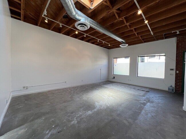 Plus de détails pour 3737 Robertson Blvd, Culver City, CA - Local d'activités à louer