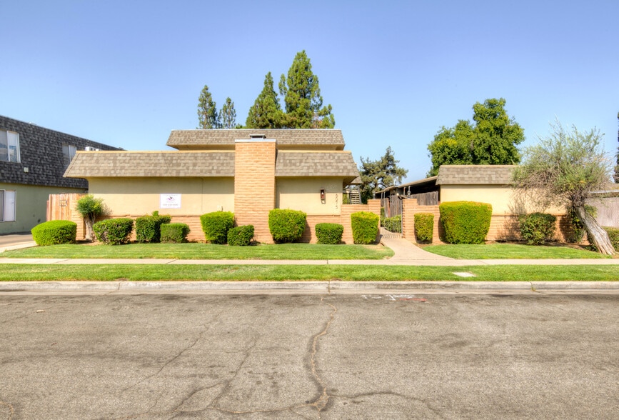 6075 N Poplar Ave, Fresno, CA à vendre - Photo du bâtiment - Image 3 de 11