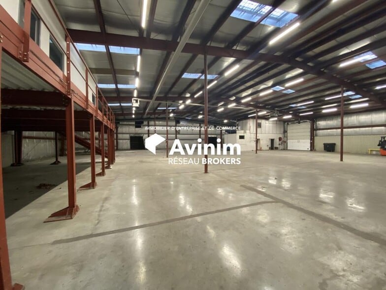 Industrial in Gières for sale - Interior Photo - Image 1 of 20