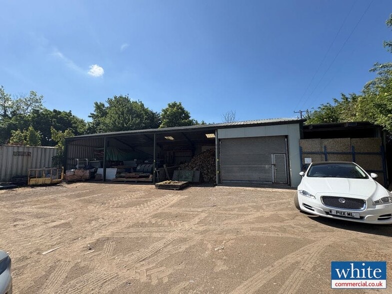 Baynards Green Business Park portfolio of 5 properties for sale on LoopNet.ca - Primary Photo - Image 3 of 3