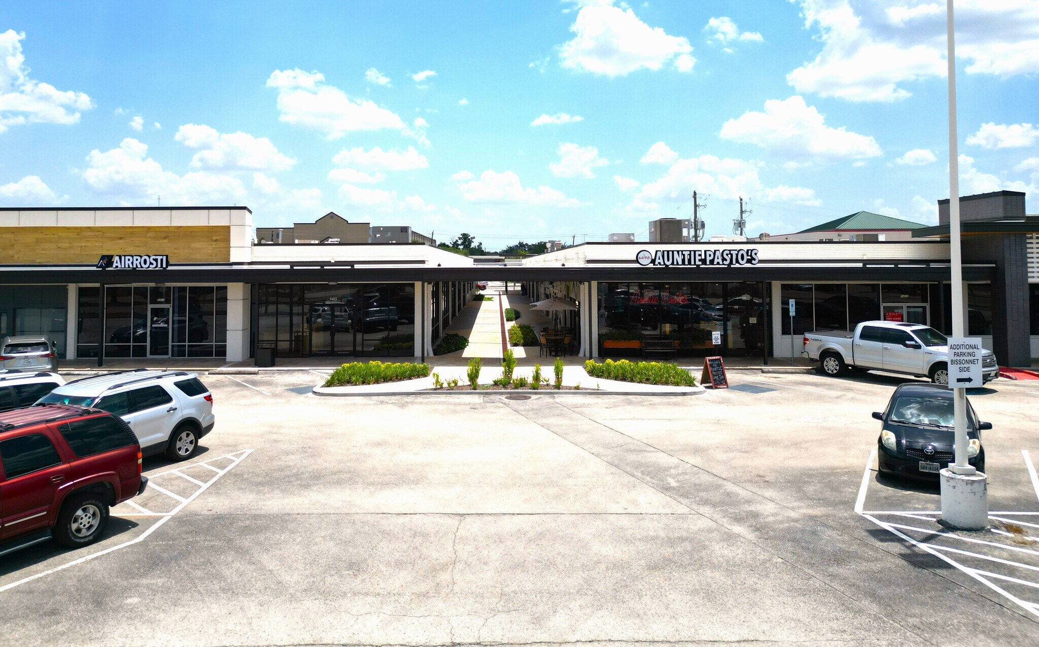 5400-6810 Bellaire Blvd, Bellaire, TX à louer Photo du bâtiment- Image 1 de 8