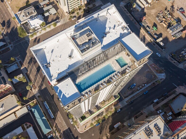 330 E Pierce St, Phoenix, AZ à louer - Photo du bâtiment - Image 3 de 7