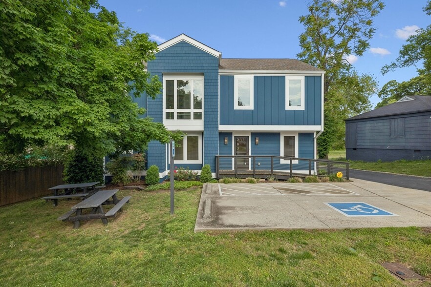 2831 Azalea Pl, Nashville, TN à louer - Photo du bâtiment - Image 3 de 40