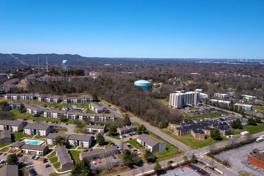 441 Hickoryview Dr, Nashville, TN à vendre - Photo du bâtiment - Image 3 de 6