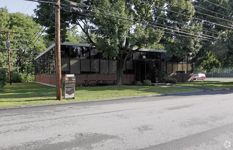 11 Mercer Rd, Natick, MA à louer - Photo du bâtiment - Image 2 de 3