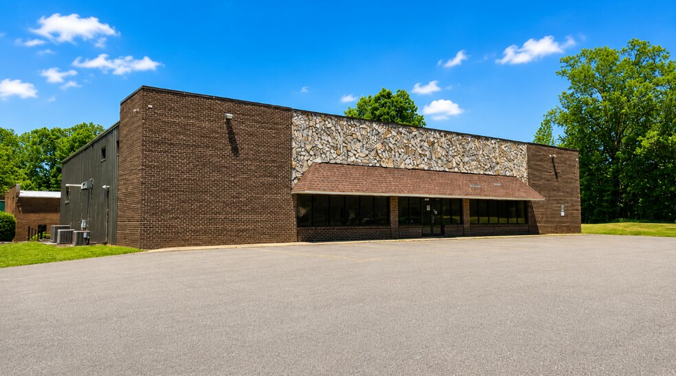 4826 E Fork Ln, Monroe, NC à vendre - Photo du bâtiment - Image 2 de 5