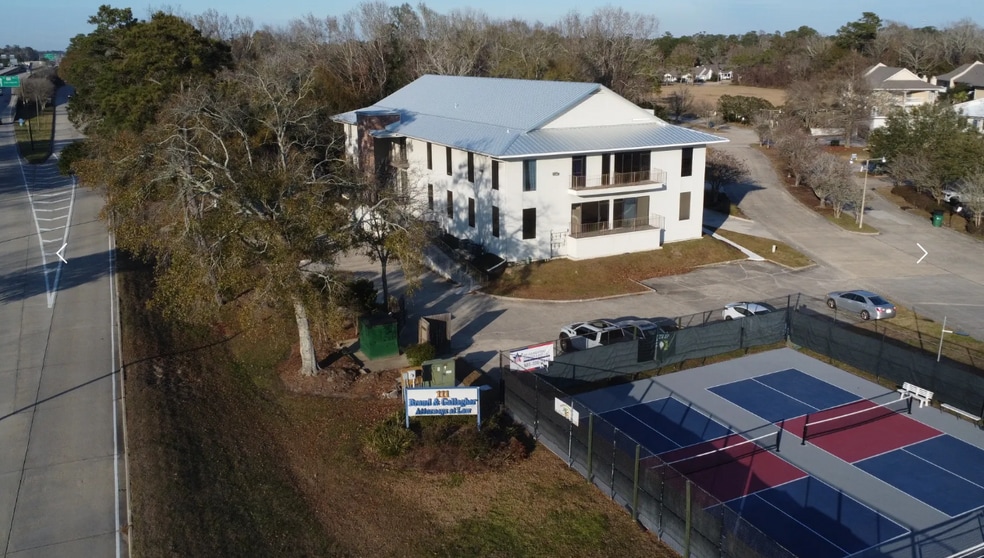 111 N Causeway Blvd, Mandeville, LA à louer - Photo du bâtiment - Image 2 de 12