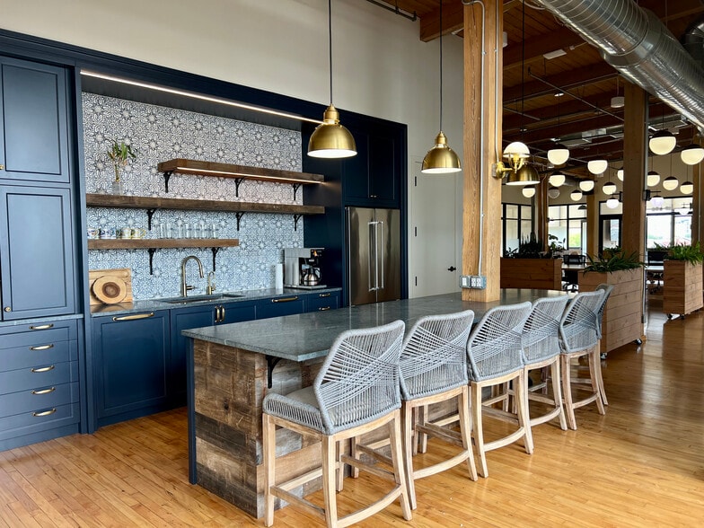 1901 N Clybourn Ave, Chicago, IL for lease - Interior Photo - Image 3 of 12