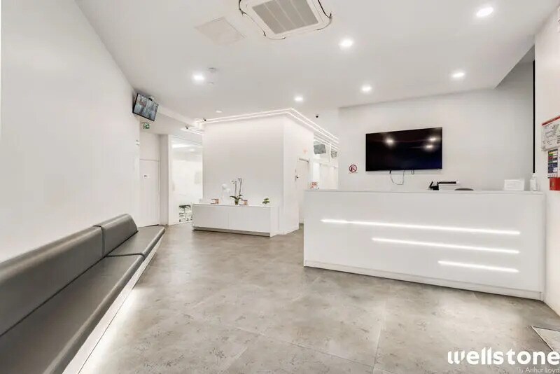 Office in Paris for sale - Interior Photo - Image 1 of 8