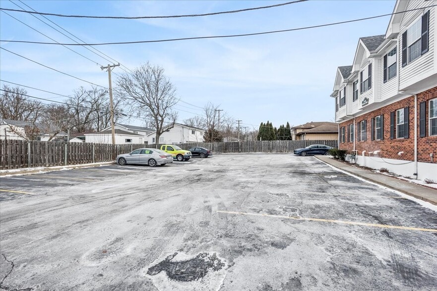 27W130 Roosevelt Rd, Winfield, IL for lease - Building Photo - Image 3 of 18