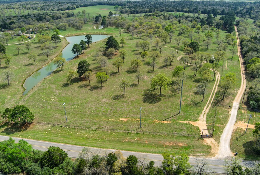 1661 FM 535, Smithville, TX à vendre - Photo principale - Image 1 de 40