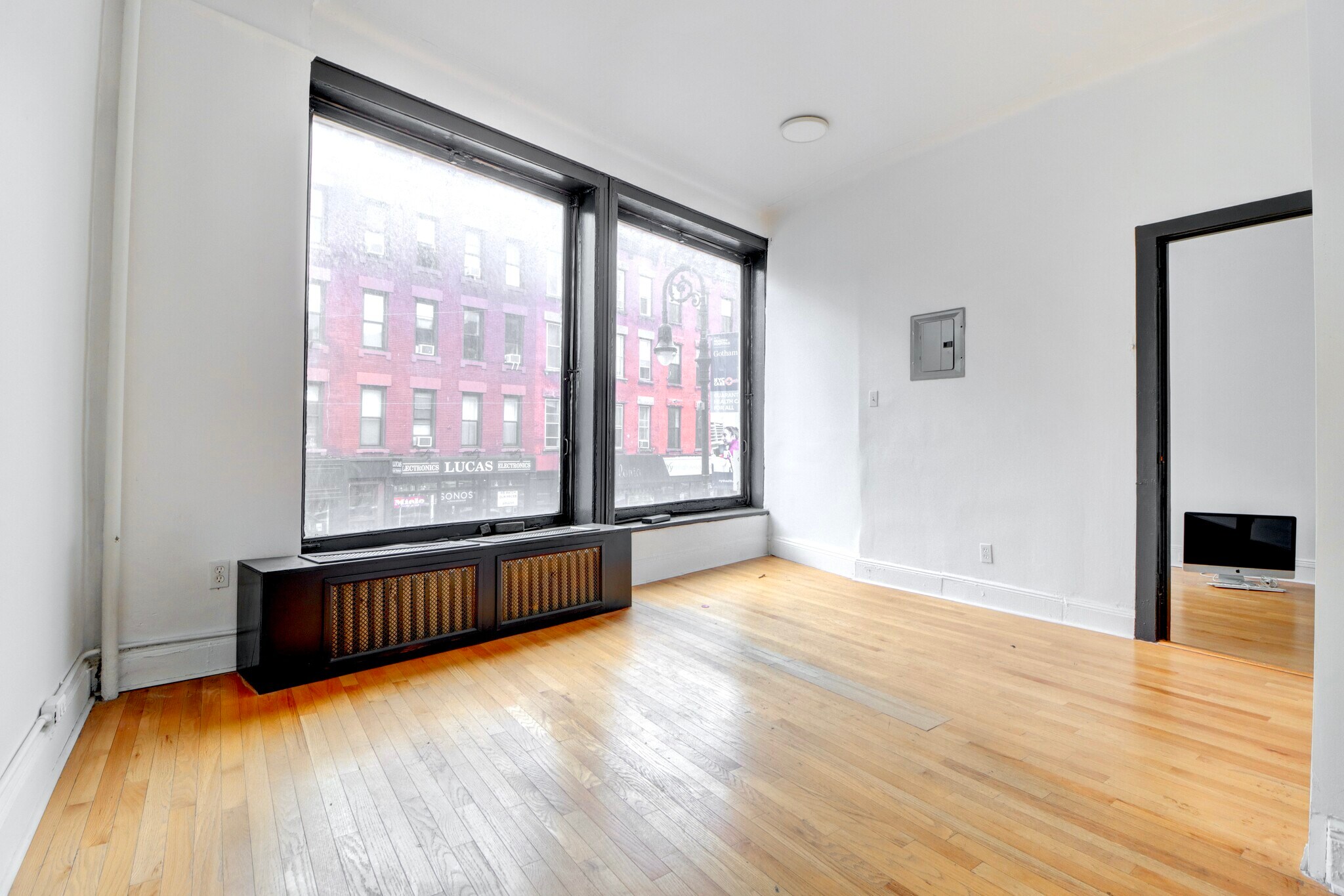 887 Manhattan Ave, Brooklyn, NY à vendre Photo du bâtiment- Image 1 de 1