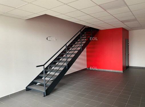 Flex in Noisy-le-Sec for lease - Interior Photo - Image 3 of 4