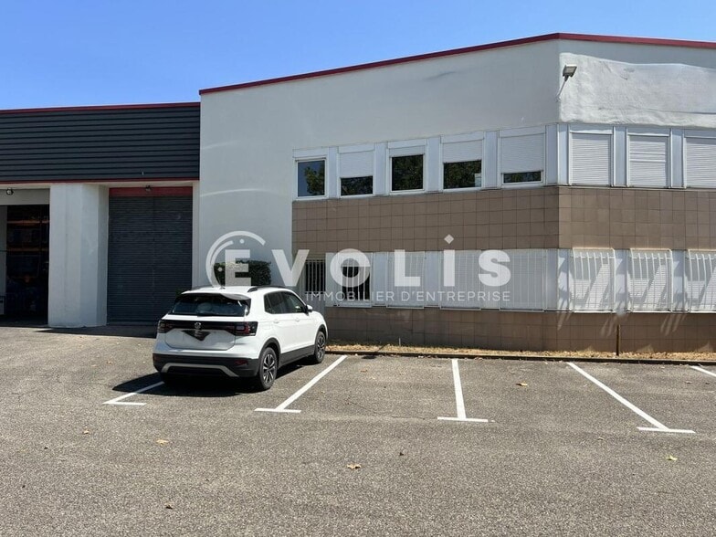 15 Rue Jean Zay, Saint-Priest for lease - Building Photo - Image 2 of 20