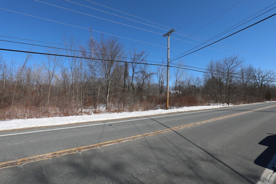 2410 NY-300, Wallkill, NY à vendre - Photo du bâtiment - Image 2 de 6
