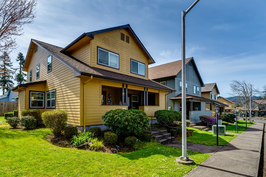 2000 S 8th St, Cottage Grove, OR for sale - Building Photo - Image 2 of 9