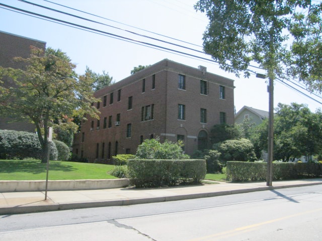 20 Carman Ave, East Rockaway, NY à vendre - Photo principale - Image 1 de 13