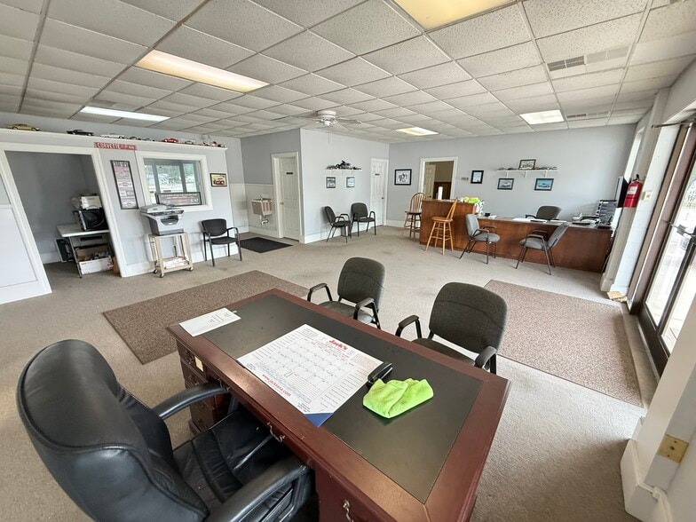 906 N Breazeale Ave, Mount Olive, NC for sale - Building Photo - Image 3 of 19