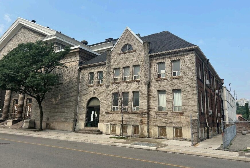 84 York Blvd, Hamilton, ON à louer - Photo du bâtiment - Image 2 de 6