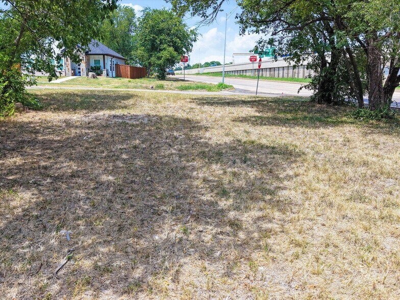 804 Powell ave, Fort Worth, TX à vendre - Photo du bâtiment - Image 2 de 12
