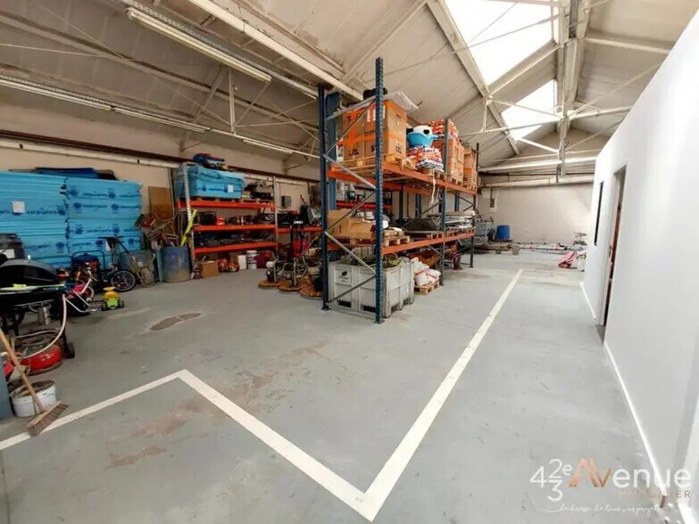 Industrial in Saint-Étienne for sale - Interior Photo - Image 2 of 8