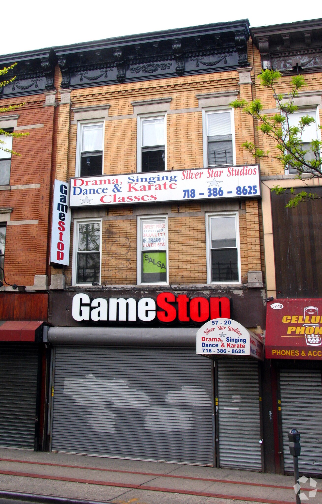 5720 Myrtle Ave, Flushing, NY à louer Photo principale- Image 1 de 2