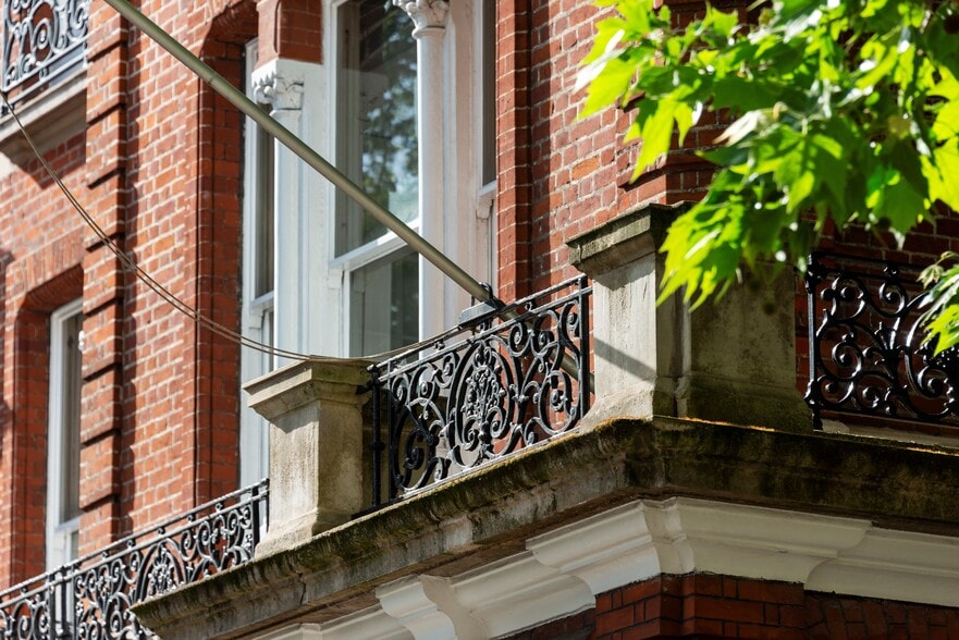2 Grosvenor Gdns, London for lease - Building Photo - Image 3 of 5