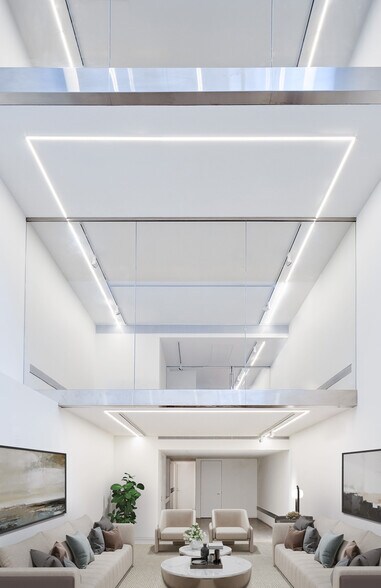 162 E 64th St, New York, NY à louer - Photo du bâtiment - Image 3 de 17