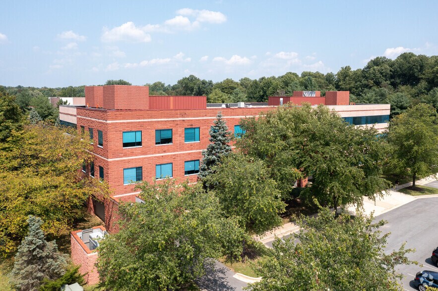 6325 Woodside Ct, Columbia, MD à louer - Photo du bâtiment - Image 2 de 9