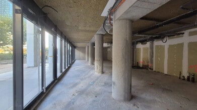 Commerce de détail dans Puteaux à louer Photo intérieure- Image 2 de 7