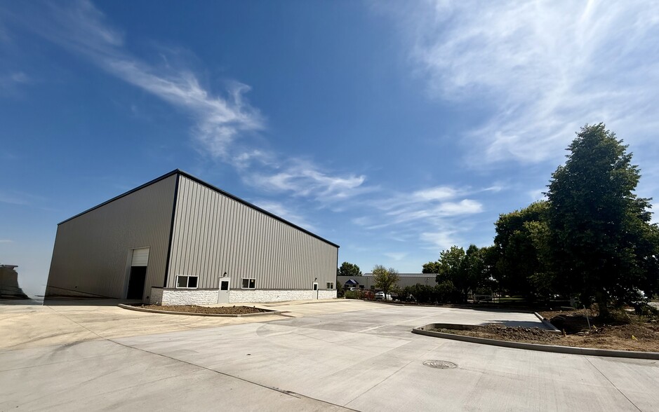 1767 Vista View Drive, Buildings 1 & 2 portfolio of 2 properties for sale on LoopNet.ca - Building Photo - Image 3 of 14