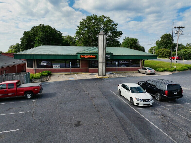 189 W Main St, Forest City, NC à louer - Photo du bâtiment - Image 1 de 4