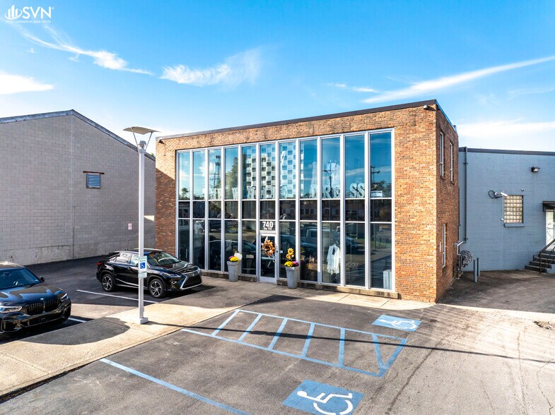 740 National Ave, Lexington, KY à louer - Photo du bâtiment - Image 1 de 27