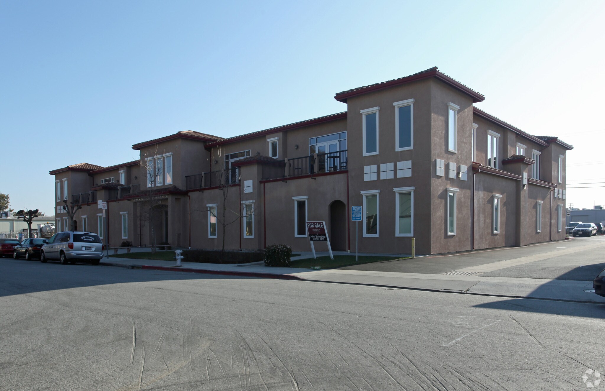 819-829 Cowan Rd, Burlingame, CA à louer Photo du bâtiment- Image 1 de 15