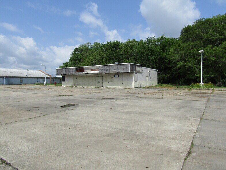 900 Jefferson Ter, New Iberia, LA for sale - Building Photo - Image 2 of 9