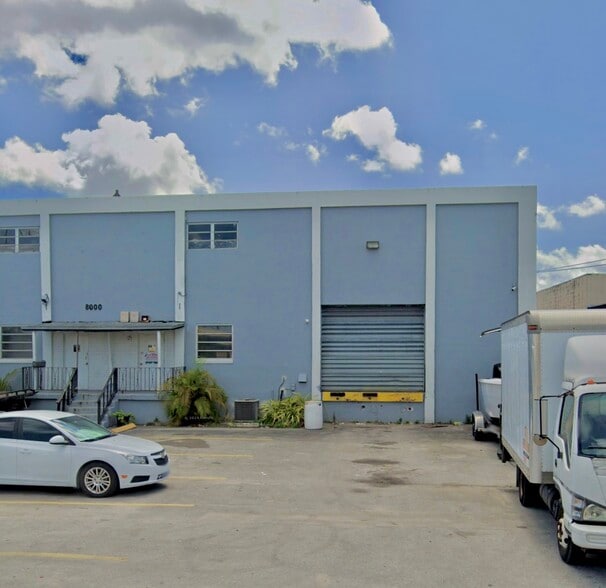8000 NW 56th St, Miami, FL à louer - Photo du bâtiment - Image 2 de 15
