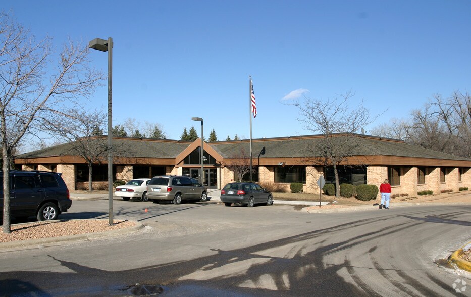 5750 Lincoln Dr, Edina, MN à vendre - Photo du bâtiment - Image 2 de 14